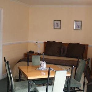 One-Bedroom Room